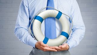 手拿储钱罐金币货币 理财保障商务金融财富增长主题