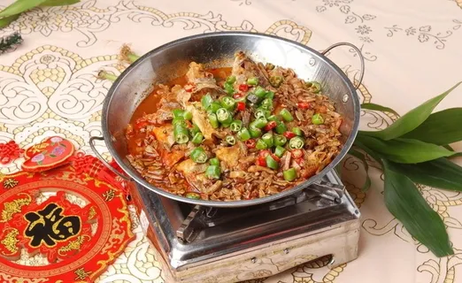 干锅酸豆角煨鲫鱼图片 干锅酸豆角煨鲫鱼图片