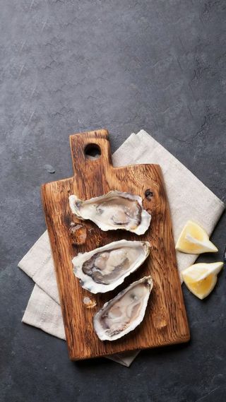 三个生蚝高清摄影图片