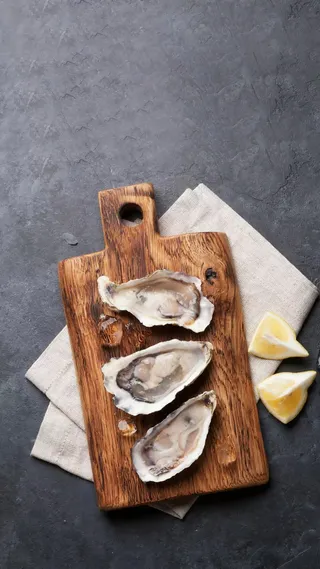 三个生蚝高清摄影图片