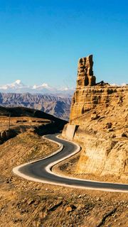 荒漠中的公路高清摄影图片