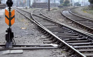 静静地火车岔道图片