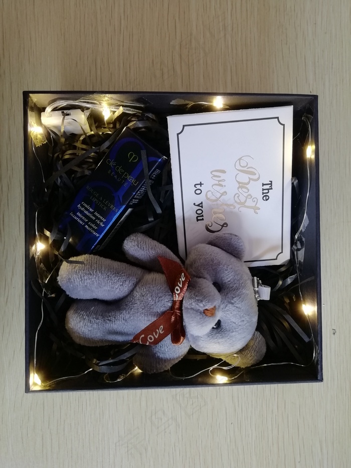 黑色清新风炫彩生日礼物伴手礼实拍图 