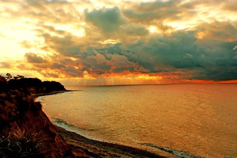 夕阳海岸美景图片