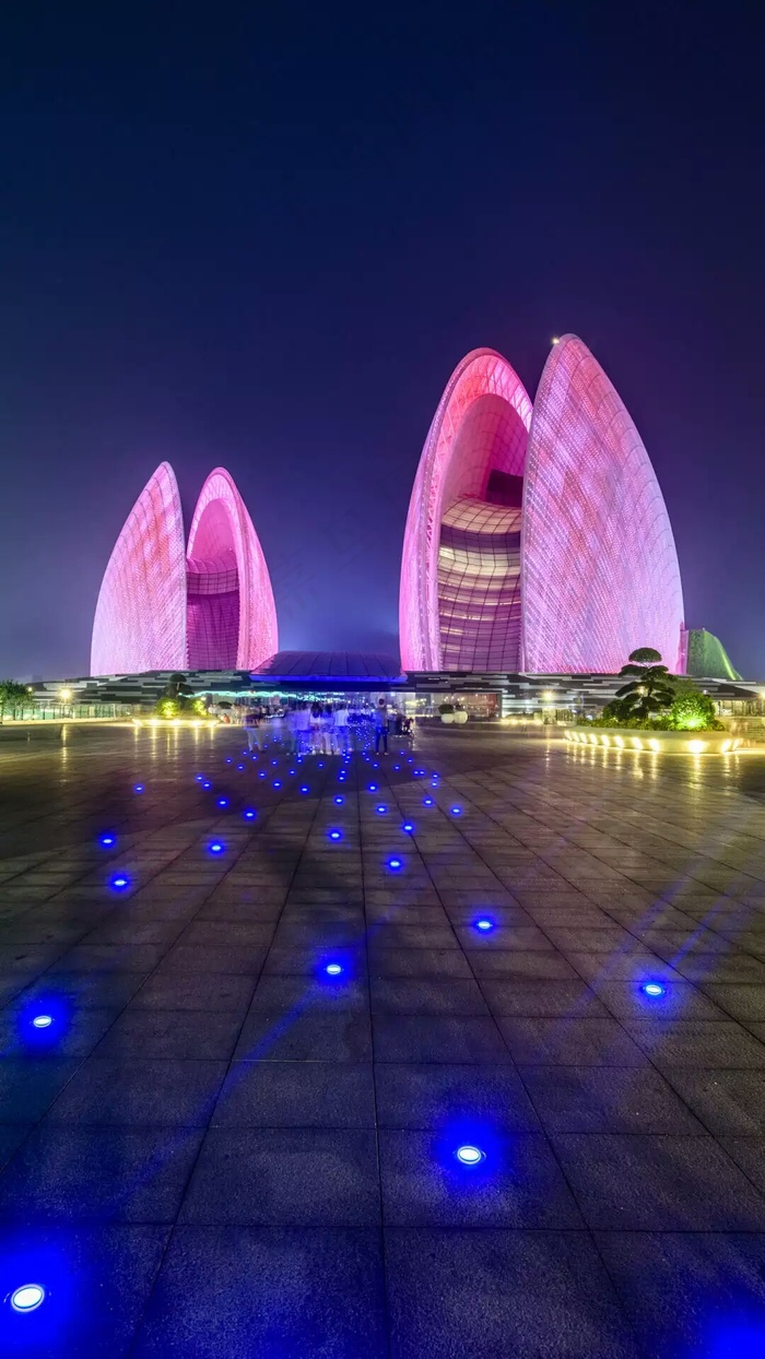 城市广场夜景高清摄影图片