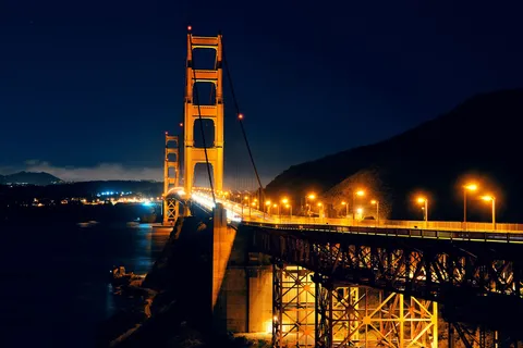 夜晚里美丽的桥 夜晚里美丽的桥