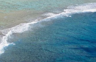 蔚蓝的海水图片