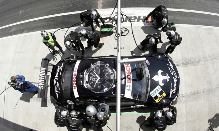 奔驰赛车维修站图片