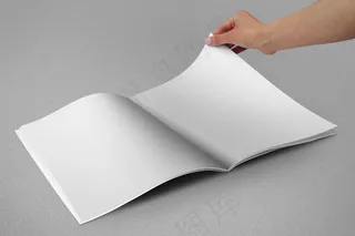 展开的空白画册