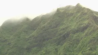 太阳峰通过顶部雾夏威夷山股票视频 ...