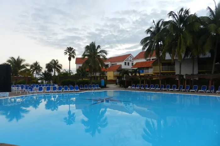 古巴海滩酒店泳池图片