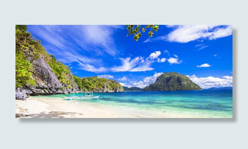 蓝天下的海边风景