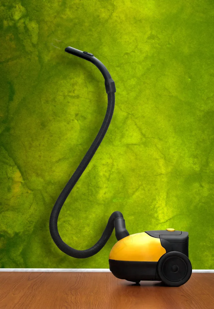 地板上的吸尘器