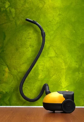 地板上的吸尘器