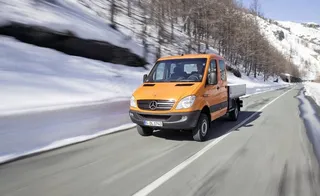 奔驰货车特写图片