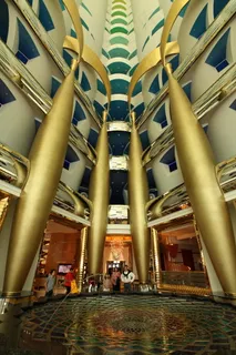 迪拜塔的内景图片