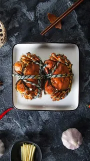 被绑住的螃蟹高清摄影图片