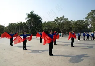 广场舞蹈表演图片