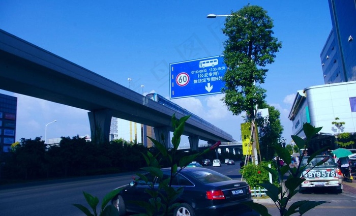 地空行车 汽车列车图片