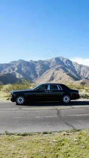 公路上的汽车高清摄影图片