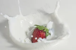 草莓与动感牛奶