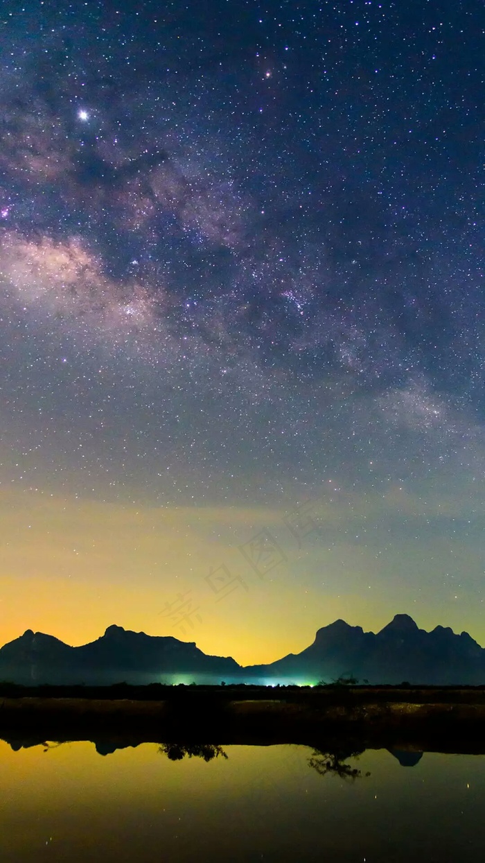 星空下的山和水高清摄影图片