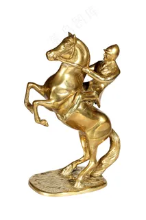 在一个赛马的骑师黄铜雕像