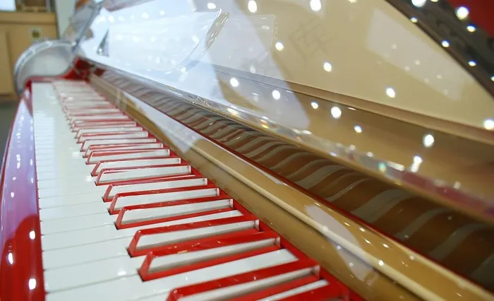 水晶钢琴图片