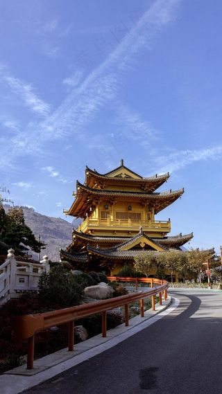 蓝天下的塔景风光高清摄影图片