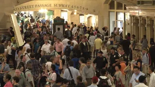 特写镜头的人群在大*车站的股票视...