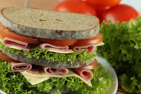 西红柿卷肉汉堡包