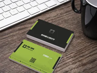 新款绿色精致简约个性名片PSD模板