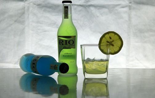 商业酒水自拍图片