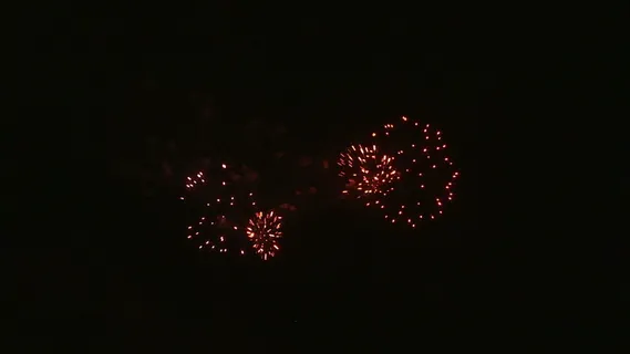 夜空中的9只股票的视频片段,爆炸的... 夜空中的9只股票的视频片段,爆炸的...