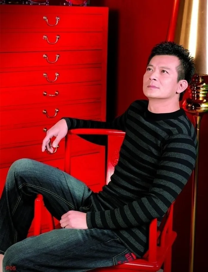 保暖内衣画册图片(2870X3969(DPI:300))psd模版下载