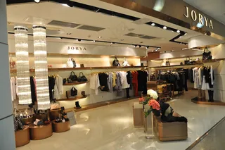 卓雅 jorya 品牌女装 店铺陈...