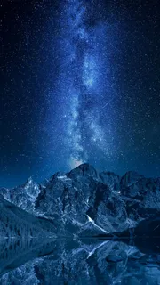 星云下的山与湖泊高清摄影图片