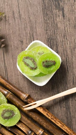 切开的猕猴桃高清摄影图片