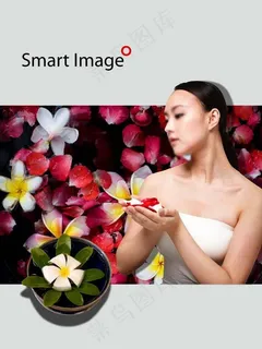 美女玫瑰浴图片