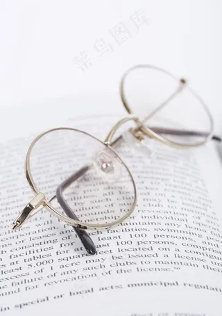 书籍 眼镜图片
