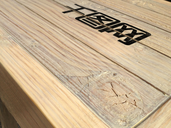 木纹酷炫精美logo展示样机