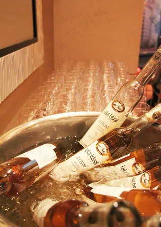 加拿大冰酒图片