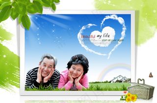 趴在草地上在老年夫妇人物PSD分层素材