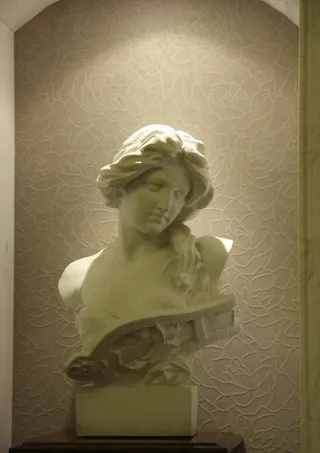 欧式女性雕塑图片