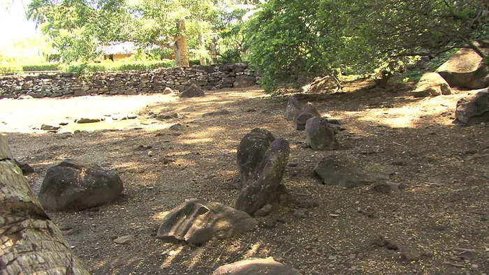 胡阿希内岛排石股票视频