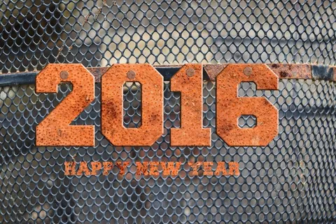 网格上的2016金属字