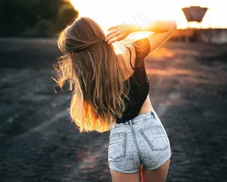 唯美美女背影图片