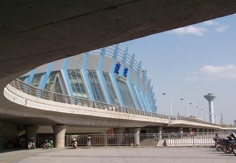 大弯相框里的火车站图片