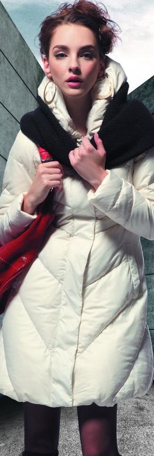 羽绒服 人物 女人图片