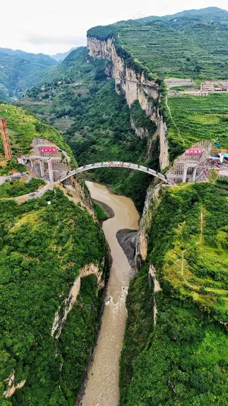 在建的大桥高清摄影图片